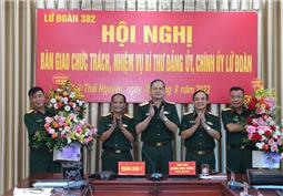 Bàn giao chức trách, nhiệm vụ Bí thư Đảng ủy, Chính ủy Lữ đoàn Pháo binh 382
